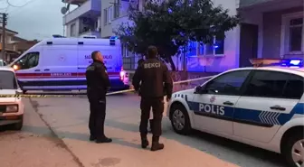 Yatağa bağlı babasının gözü önünde komşusu tarafından öldürüldü