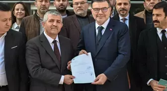 AK Parti İzmir İl Başkanı Bilal Saygılı, Hamza Dağ için adaylık belgelerini teslim etti