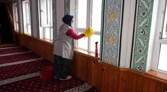 Düzce Belediyesi Camileri Temizliyor