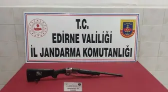 Edirne'de ruhsatsız av tüfeği ve uyuşturucu ele geçirildi