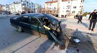 Konya'da Kırmızı Işıkta Bekleyen Minibüse Arkadan Çarpan Otomobilin Sürücüsü Hayatını Kaybetti