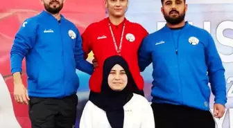 Kozanlı Kadın Güreşçi Hatice Nur Sarı Dünya Şampiyonu Oldu