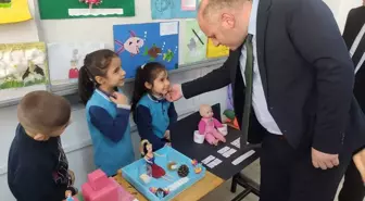 Siirt İl Milli Eğitim Müdürü, ilkokul öğrencilerinin sergisini ziyaret etti
