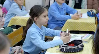 Sultangazi Belediyesi Öğrencilere Bitki Yetiştirme Kitleri Dağıtıyor