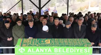 Ahmet Davutoğlu, dayısının cenaze törenine katıldı