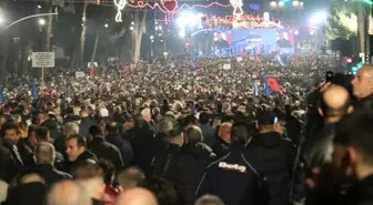 Arnavutluk'ta muhalefet partilerinin çağrısıyla protesto gösterisi düzenlendi