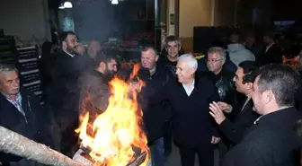 CHP Bursa Büyükşehir Belediye Başkan Adayı Mustafa Bozbey, Sebze ve Meyve Hali'nde Giriş Ücretlerini Kaldıracağını Açıkladı