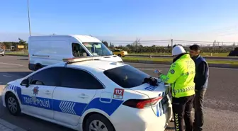 Edremit'te Döner Kavşak Kurallarına Uymayan Sürücülere Uygulama Yapıldı