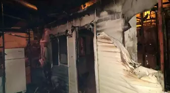 Isparta'nın Gelendost ilçesinde 3 ev yangında kullanılamaz hale geldi