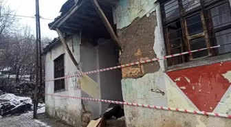 Tunceli'de Yıkılmaya Yüz Tutmuş Metruk Yapılar Kontrollü Bir Şekilde Yıkılıyor