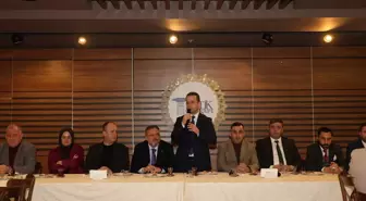 Cumhur İttifakı'nın AK Parti'den İzmit Belediye Başkan adayı Muharrem Tutuş, belediye meclis üyeleriyle bir araya geldi