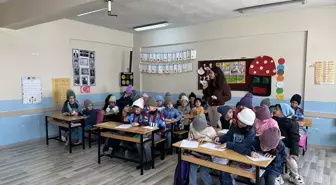 Kocaeli'deki Öğrenci, Van'daki Çocuklara Bere Göndererek Gönül Köprüsü Kurdu