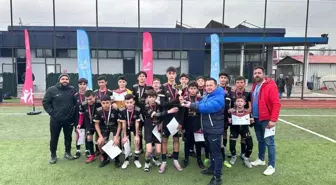 Düzce'de Okul Sporları Yıldız Futbol Müsabakalarında Şampiyon Cumayeri Ortaokulu