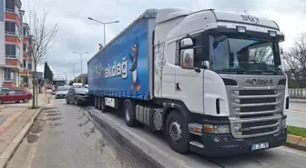 Samsun'da tıra arkadan çarpan otomobilin sürücüsü hastaneye kaldırıldı