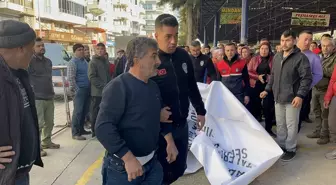 Antalya Kumluca'da Pazarcılarla Zabıta Arasında Gerginlik
