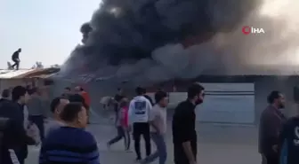 Depremzede vatandaşların yaşadığı 3 konteyner alevlere teslim oldu
