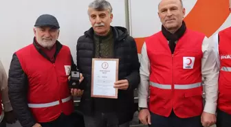 Emekli öğretmen 14 kez kan bağışında bulunarak ödüllendirildi