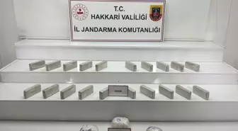 Hakkari'nin Yüksekova ilçesinde 12 kilo 922 gram uyuşturucu ele geçirildi