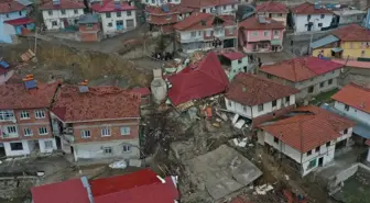 Hayrete düşüren görüntü! Koca köy adeta ikiye ayrıldı