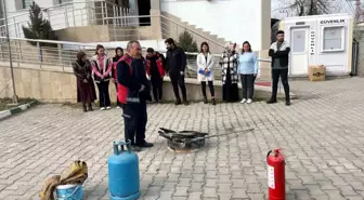 Iğdır Belediyesi İtfaiye Müdürlüğü, Kurum Çalışanlarına Yangın Söndürme Eğitimi Veriyor