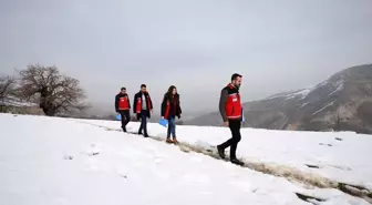 Muş'ta Aile ve Sosyal Hizmetler İl Müdürlüğü ekipleri ihtiyaçları yerinde belirliyor