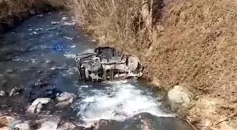 Sapanca'da arazi aracı dereye uçtu: 3 kişi ağır yaralandı