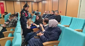 Sivas İl Jandarma Komutanlığı, köy okullarındaki öğrencilere test ve boyama kitabı hediye etti