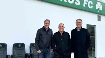 Alanya İsveç Fahri Konsolosu Hilmi Tokuş ve Teknik Direktör Hamza Hamzaoğlu, Panathinaikos'un Teknik Direktörü Fatih Terim'i ziyaret etti