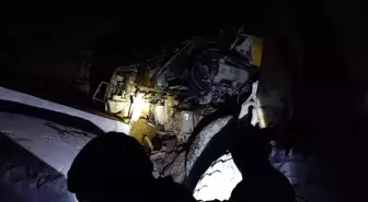 Burdur'da kamyon uçuruma devrildi, sürücü ağır yaralandı