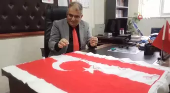 Kahramanmaraş'ta 7'den 77'ye el birliğiyle ilmek ilmek Türk Bayrağı