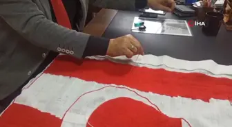 Kahramanmaraş'ta 7'den 77'ye el birliğiyle ilmek ilmek Türk Bayrağı