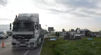 Manisa'da tır ile otomobil çarpışması: 3 ölü, 3 yaralı