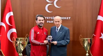 MHP Genel Başkanı Devlet Bahçeli, Avrupa Güreş Şampiyonası'nda şampiyon olan sporcuları kabul etti