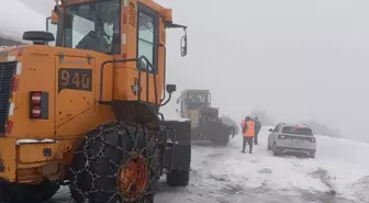 Muş'ta kar ve tipi nedeniyle yolda kalanlar kurtarıldı