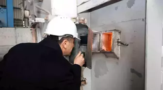 Bilecik Valisi Şefik Aygöl, çimento fabrikasında incelemelerde bulundu