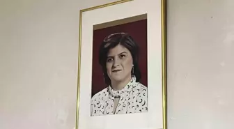 Eşine Gözü Gibi Bakıyor: Felç Geçiren Hanımına 13 Yıldır Bakan Vefalı Koca