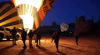 Kapadokya'da Sıcak Hava Balonları 'Gazze'de Ateşkes', 'Savaşa Hayır' Pankartları ile Havalandı