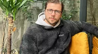 Tolga Sarıtaş ve Zeynep Mayruk sade bir törenle nişanlandı