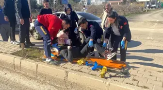 Adıyaman'da Kamyonet ile Otomobil Çarpıştı: 2 Yaralı
