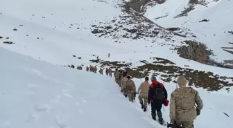 Van'da güvenlik korucuları çığda kurtarma tatbikatı gerçekleştirdi