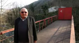 Giresun'da köprüye demir kapı takıp kilit vuran şahıs
