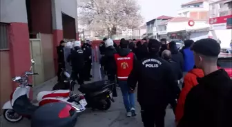 Maç öncesi ortalık karıştı: Polise zorluk çıkaran taraftara gözaltı