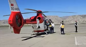 Şırnak'ta Yüksek Ateş Şikayetiyle Hastaneye Kaldırılan Bebek Ambulans Helikopterle Nakledildi