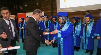 Van'da Aile Akademisi ve Anne Üniversitesi Mezuniyet Töreni Düzenlendi