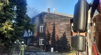 Cihangir'de Ahşap Binada Çıkan Yangın İtfaiye Tarafından Söndürüldü