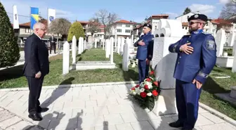 Milli Savunma Bakanı Yaşar Güler, Saraybosna'da Şehitlikleri Ziyaret Etti