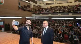 Şanlıurfa Büyükşehir Belediye Başkanı Zeynel Abidin Beyazgül, sınava hazırlanan öğrencilerle buluştu