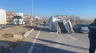 Kayseri'de kamyon devrildi, 3 kişi yaralandı