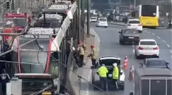 Karşıdan karşıya geçmek isterken tramvayın altında kalarak hayatını kaybetti