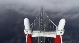 Çanakkale Boğazı'nda Sis Bulutları İçinde Kaybolan 1915 Çanakkale Köprüsü